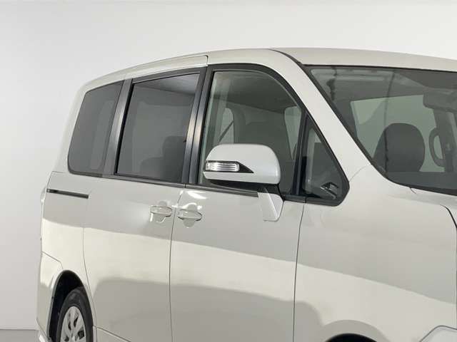 TOYOTA VOXY 2011 Image 31