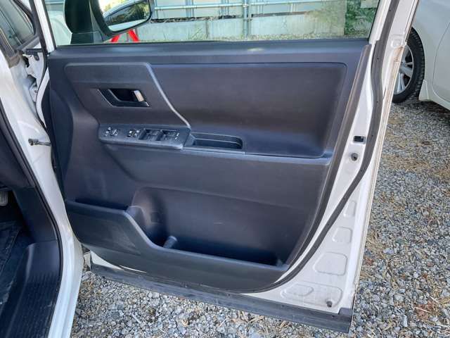 TOYOTA VOXY 2011 Image 31