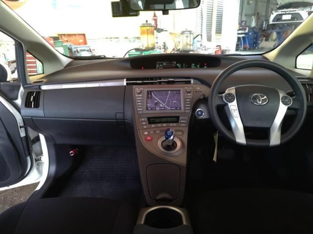 TOYOTA PRIUS PHV 2012 Image 31