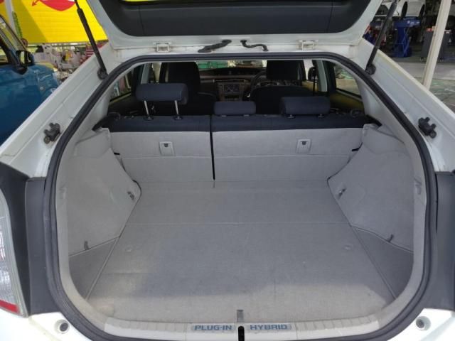 TOYOTA PRIUS PHV 2012 Image 31
