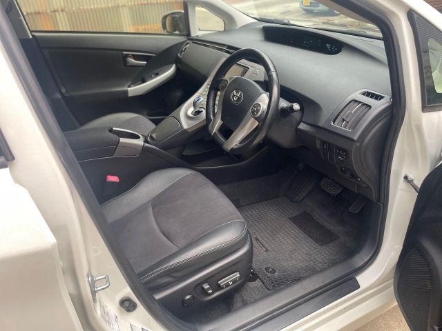 TOYOTA PRIUS 2012 Image 31