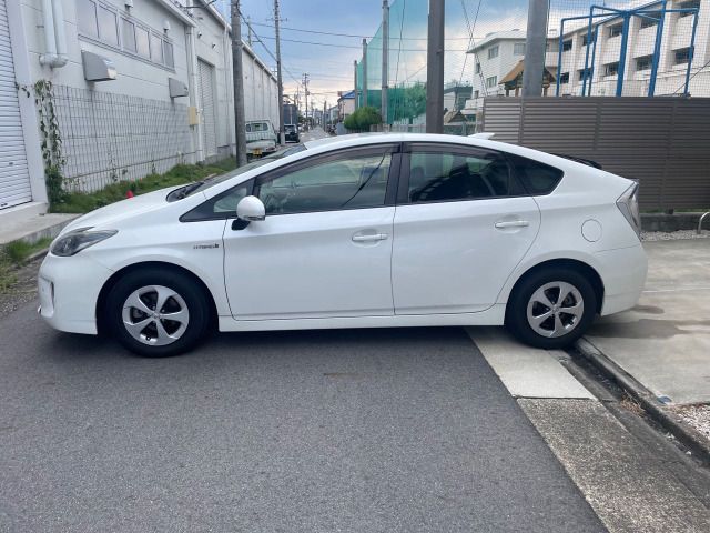 TOYOTA PRIUS 2012 Image 31