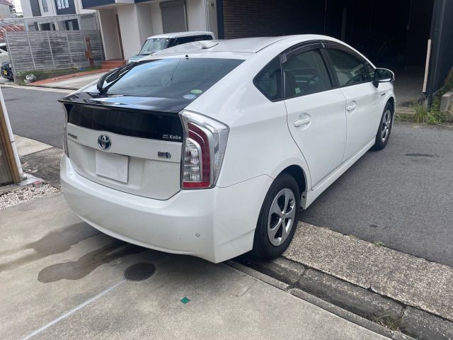 TOYOTA PRIUS 2012 Image 31