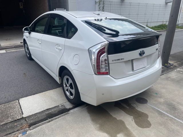 TOYOTA PRIUS 2012 Image 31