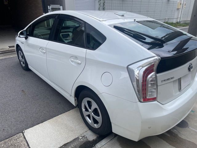 TOYOTA PRIUS 2012 Image 31