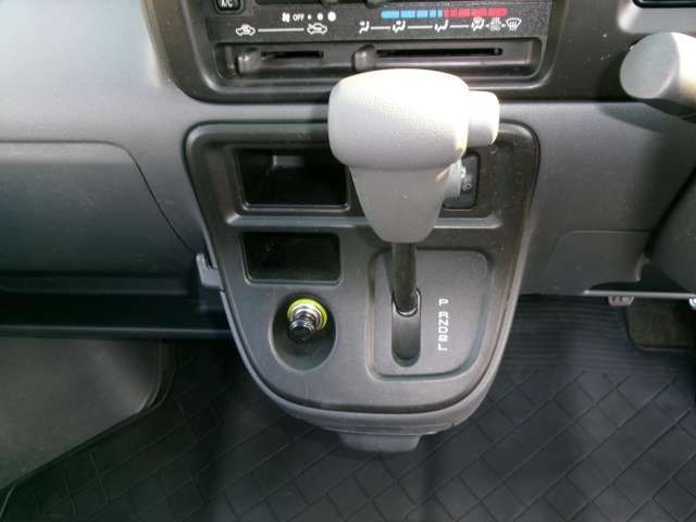 DAIHATSU HIJET CARGO 4WD 2014 Image 31