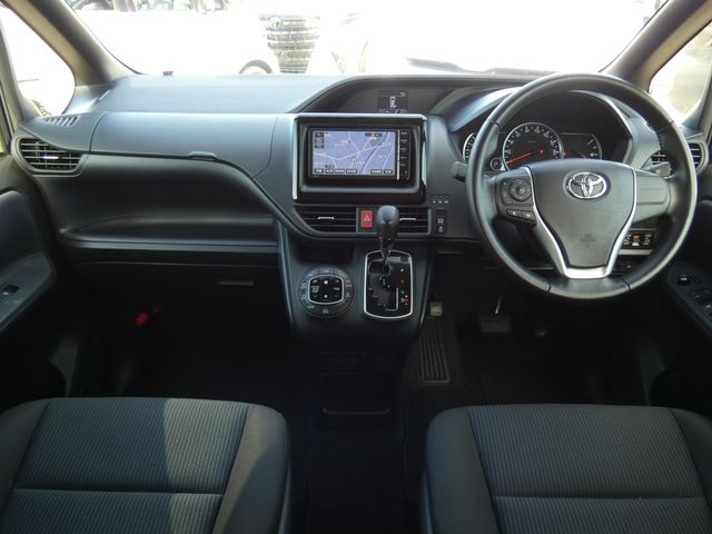 TOYOTA VOXY 2015 Image 31