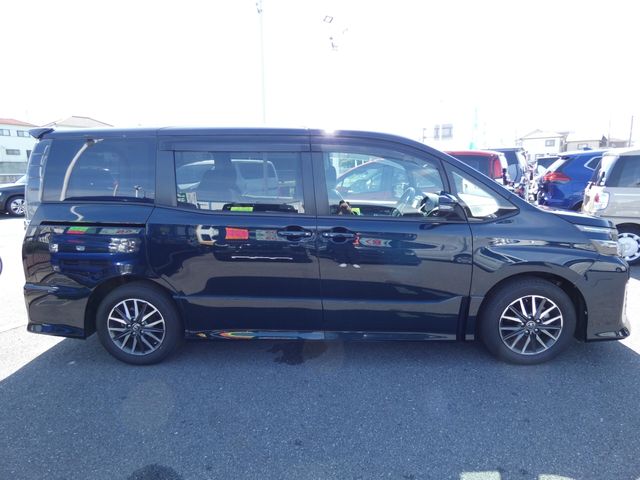 TOYOTA VOXY 2015 Image 31