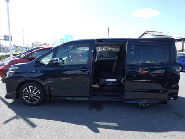 TOYOTA VOXY 2015 Image 31