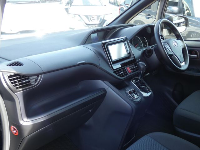 TOYOTA VOXY 2015 Image 31