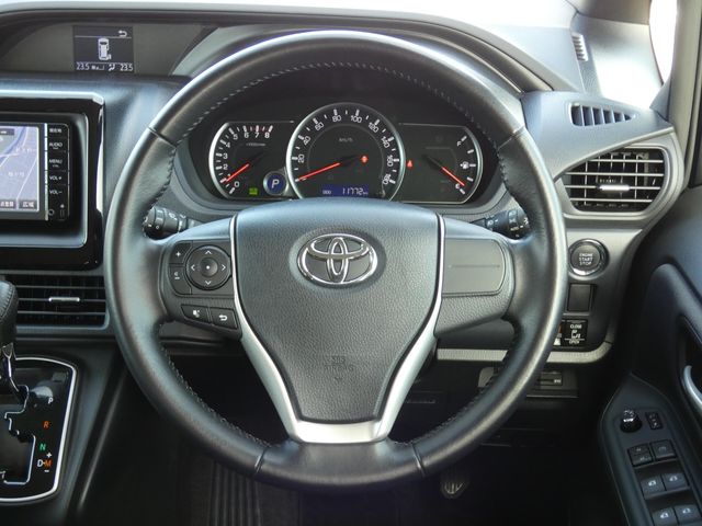 TOYOTA VOXY 2015 Image 31