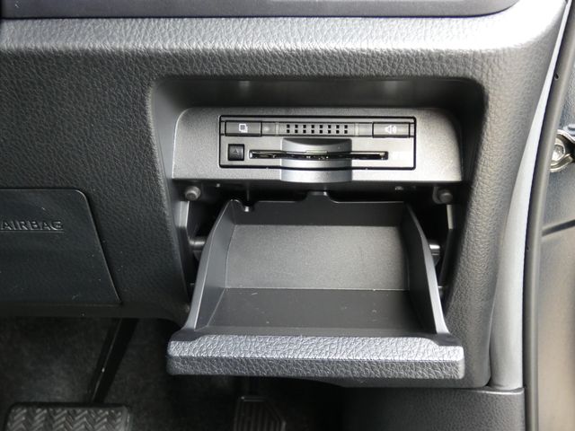 TOYOTA VOXY 2015 Image 31