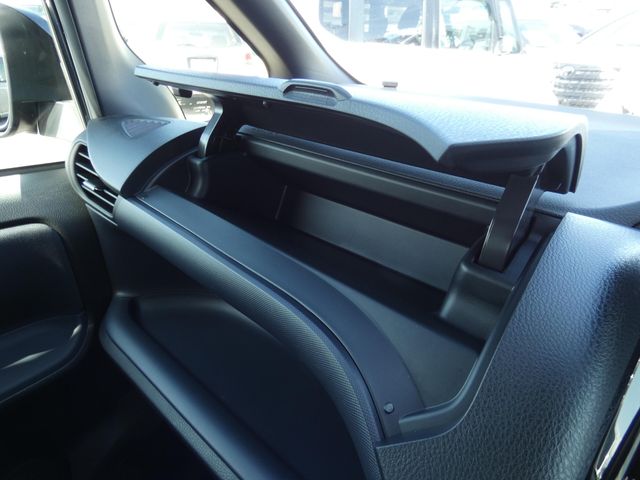 TOYOTA VOXY 2015 Image 31