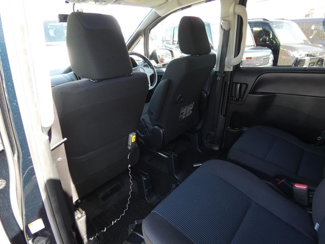 TOYOTA VOXY 2015 Image 31