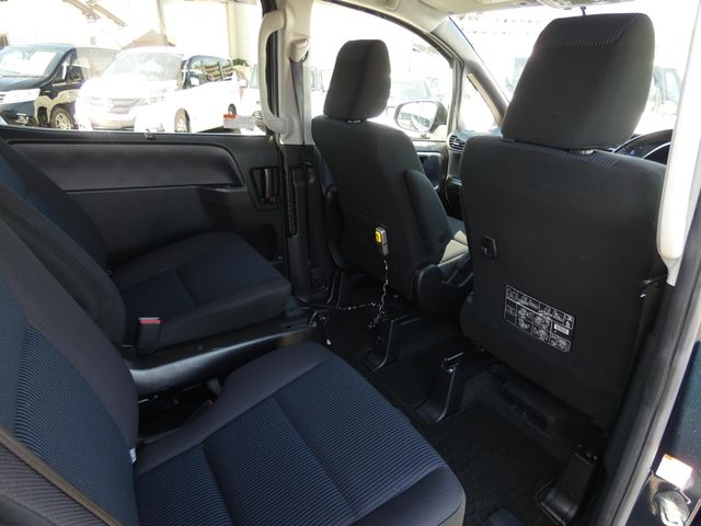 TOYOTA VOXY 2015 Image 31