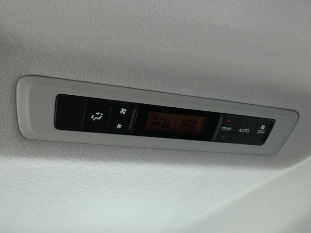 TOYOTA VOXY 2015 Image 31