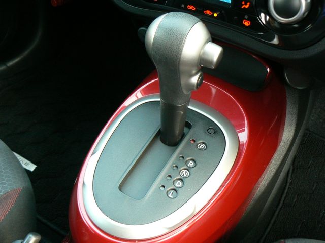 NISSAN JUKE 2011 Image 31