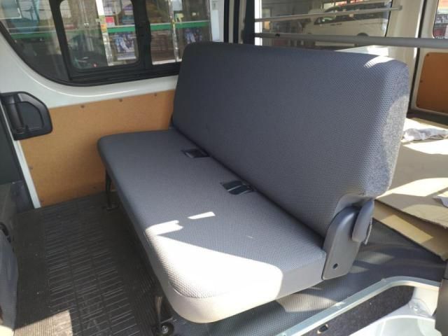 TOYOTA HIACE VAN 2WD 2019 Image 31