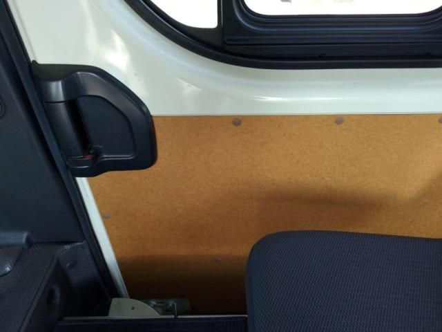 TOYOTA HIACE VAN 2WD 2019 Image 31