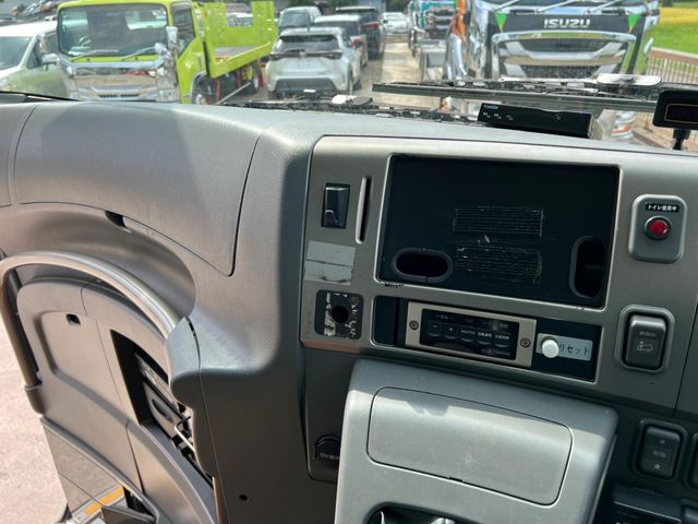 ISUZU GALA 2011 Image 31