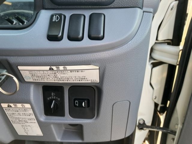 MITSUBISHI CANTER 2013 Image 31