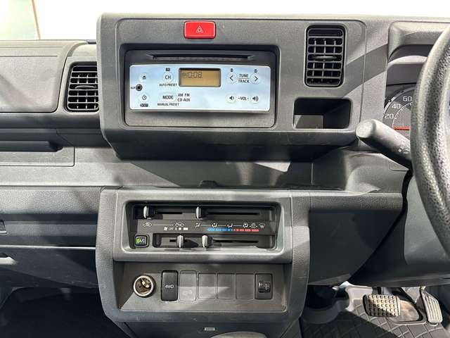 DAIHATSU HIJET TRUCK 4WD 2016 Image 31