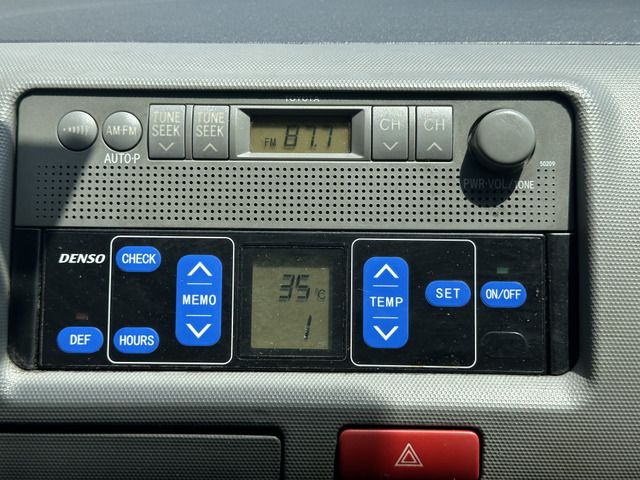 TOYOTA HIACE VAN 2WD 2005 Image 31