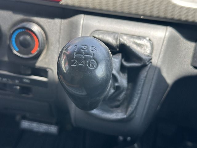 TOYOTA HIACE VAN 2WD 2005 Image 31