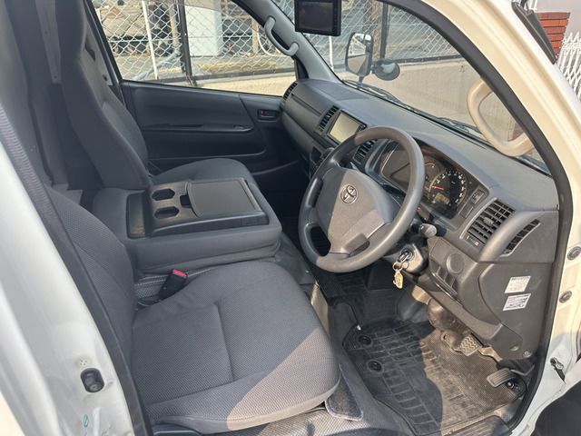 TOYOTA HIACE VAN 2WD 2015 Image 31