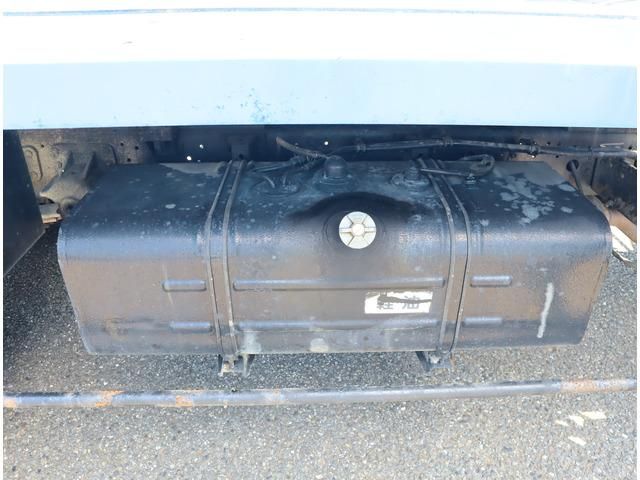 HINO DUTRO 2011 Image 31