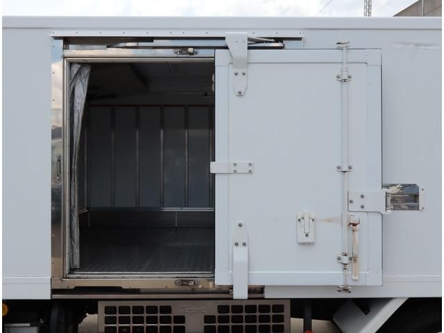 MITSUBISHI CANTER 2017 Image 31