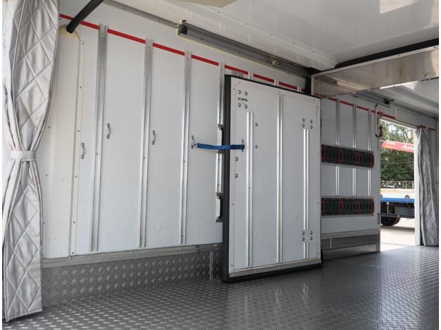 MITSUBISHI CANTER 2017 Image 31