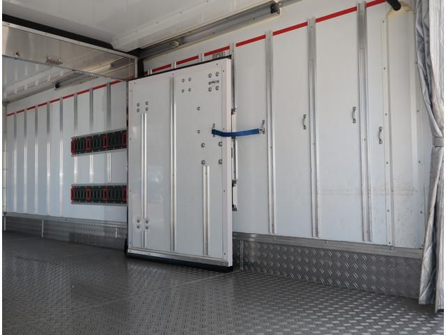 MITSUBISHI CANTER 2017 Image 31