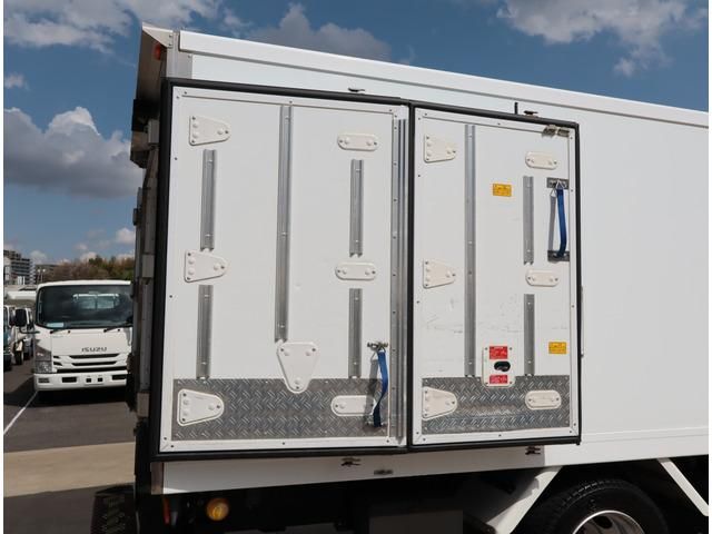 MITSUBISHI CANTER 2017 Image 31