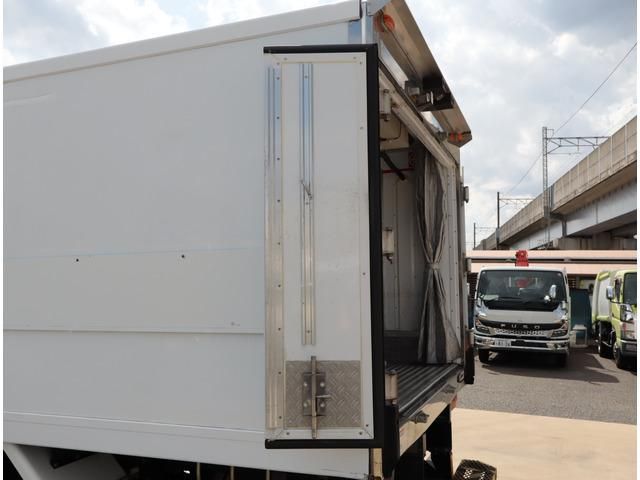 MITSUBISHI CANTER 2017 Image 31