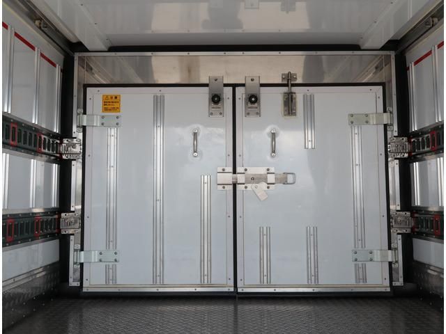 MITSUBISHI CANTER 2017 Image 31