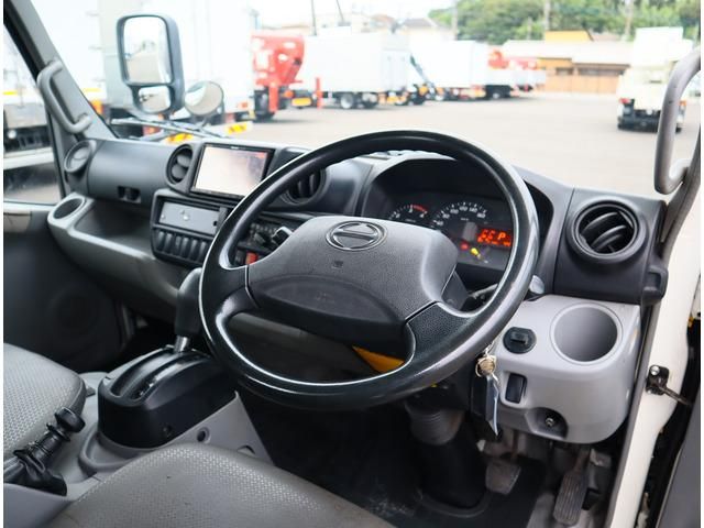 HINO DUTRO 2017 Image 31