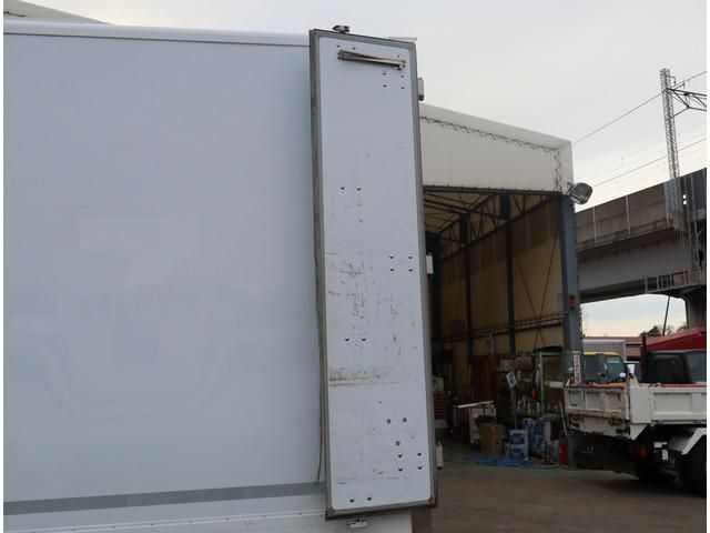 ISUZU ELF 2018 Image 31