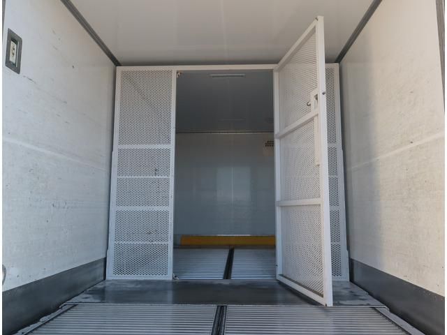 ISUZU ELF 2018 Image 31