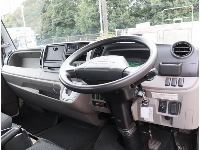 MITSUBISHI CANTER 2017 Image 31