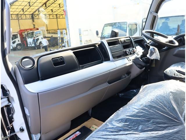 MITSUBISHI CANTER 2023 Image 31