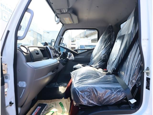 MITSUBISHI CANTER 2023 Image 31