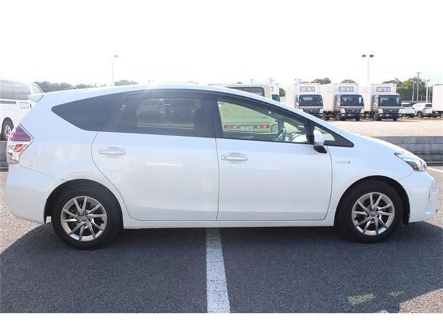 TOYOTA PRIUS ALPHA 2016 Image 31