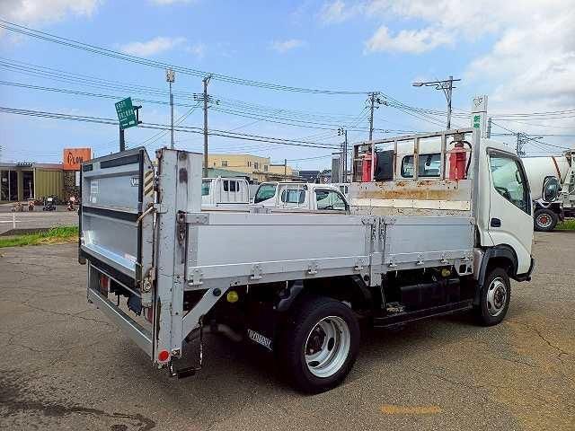 HINO DUTRO 2004 Image 31