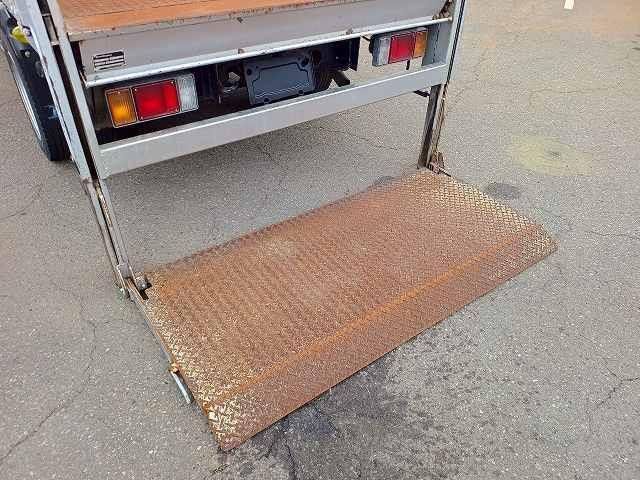 HINO DUTRO 2004 Image 31