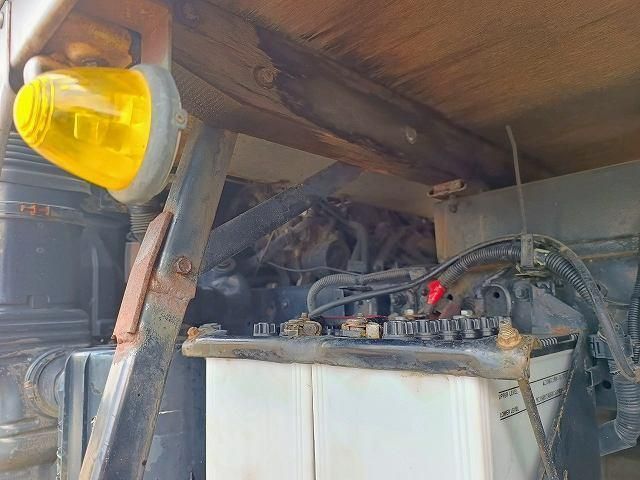 HINO DUTRO 2004 Image 31