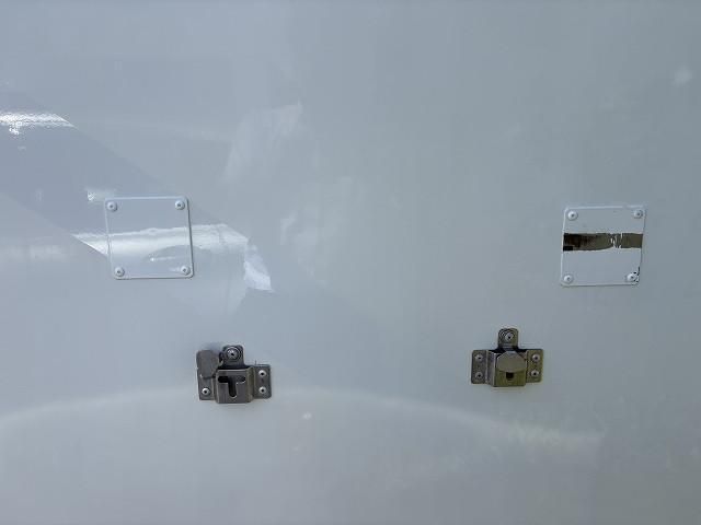 MITSUBISHI CANTER 2017 Image 31