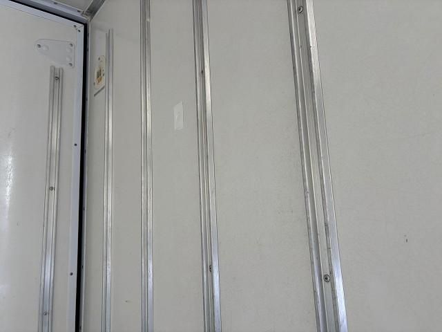 MITSUBISHI CANTER 2017 Image 31