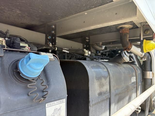 MITSUBISHI CANTER 2017 Image 31