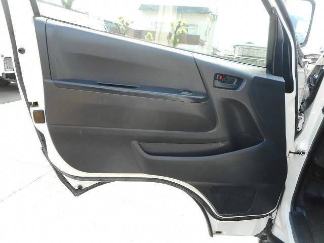 TOYOTA HIACE VAN 4WD 2013 Image 31